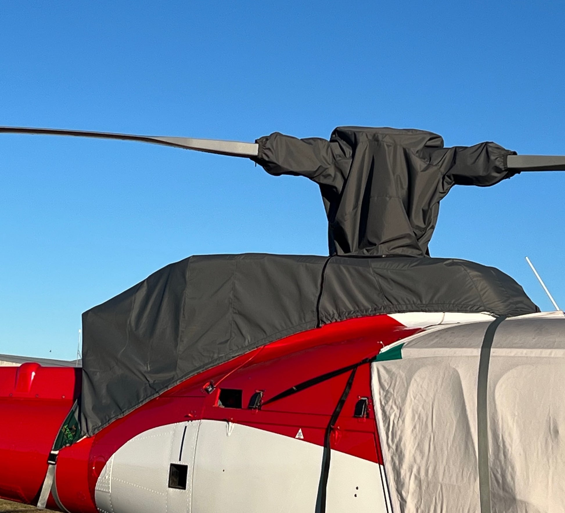 Squirrel_cover-with_grey_rotor_head_transmission_cover