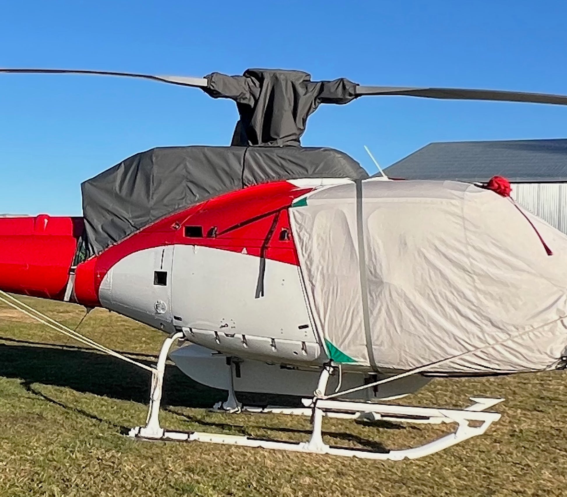 red-and-white-squirrel-helicopter-with_beige-nose-cover-aerosew_engine_cover
